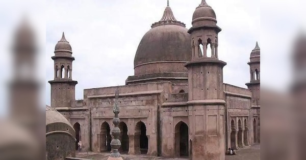 Badaun Parwar Banu Khanums Tomb Threat To The Existence Sot River Also Dried Up बर्बादी की 4222