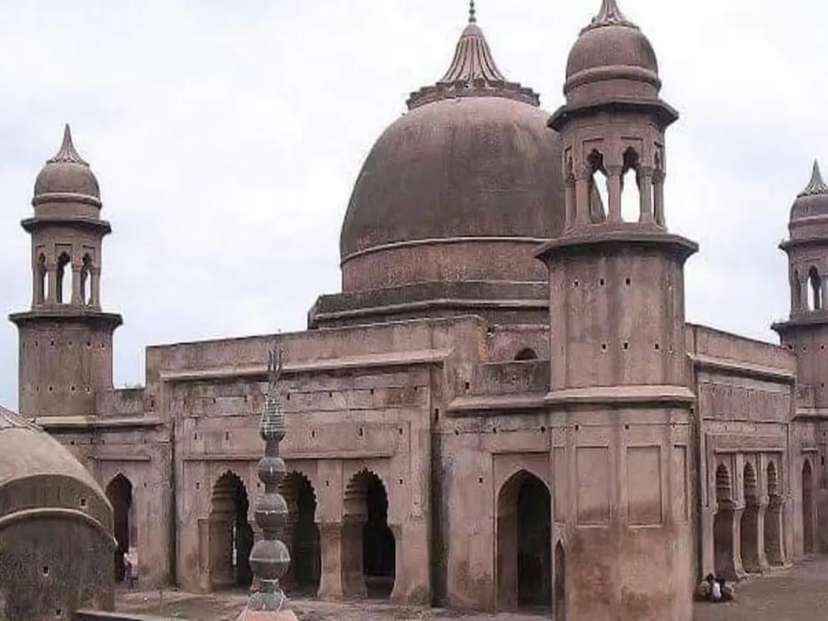 Badaun Parwar Banu Khanums tomb