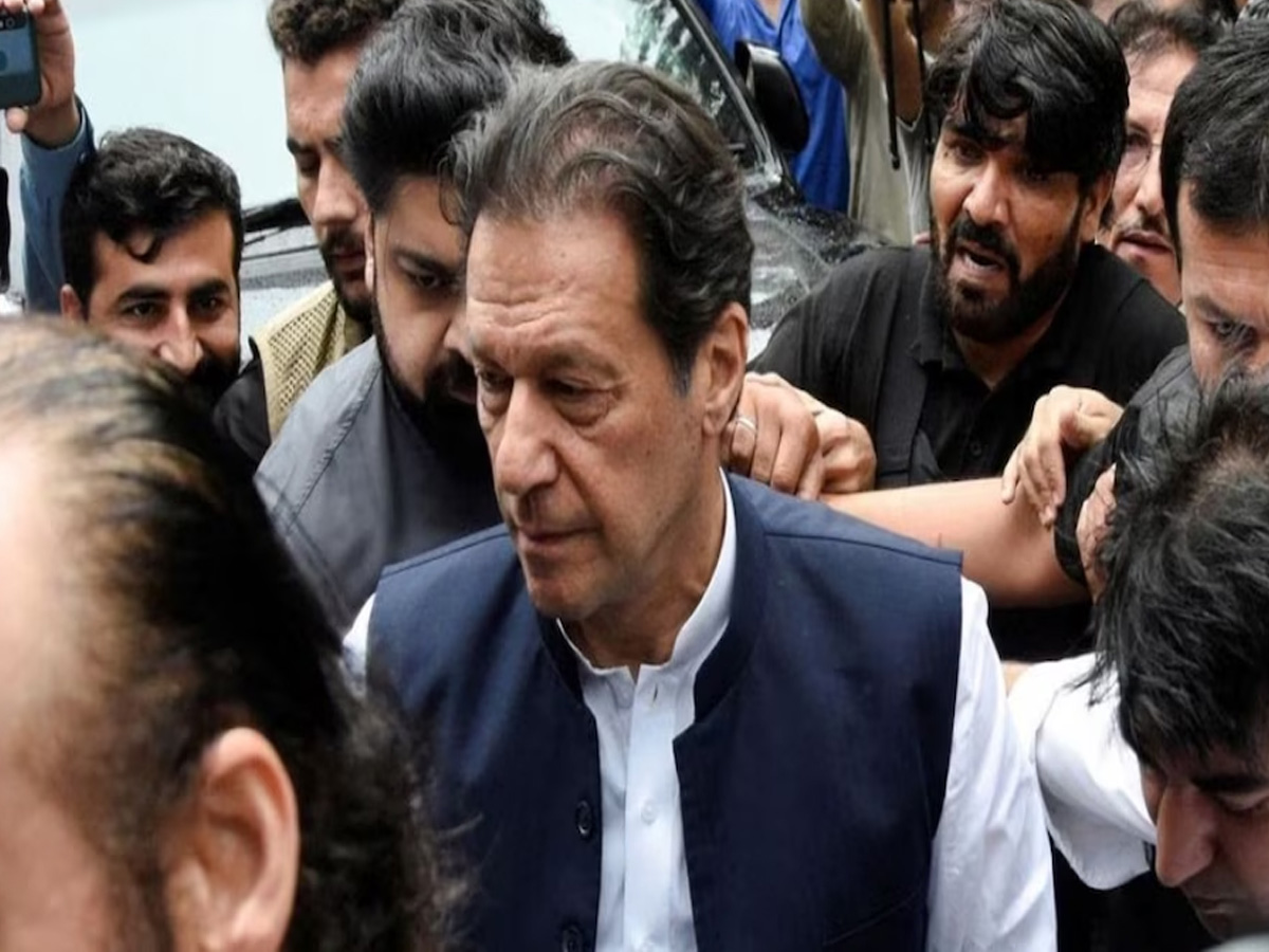 Imran Khan Party Banned: पाक में खत्म हो जाएगा इमरान और उनकी पार्टी का वजूद? मिनिस्टर का ऐलान Imran Khan Party Banned: पाक में खत्म हो जाएगा इमरान और उनकी पार्टी का वजूद? मिनिस्टर का ऐलान
