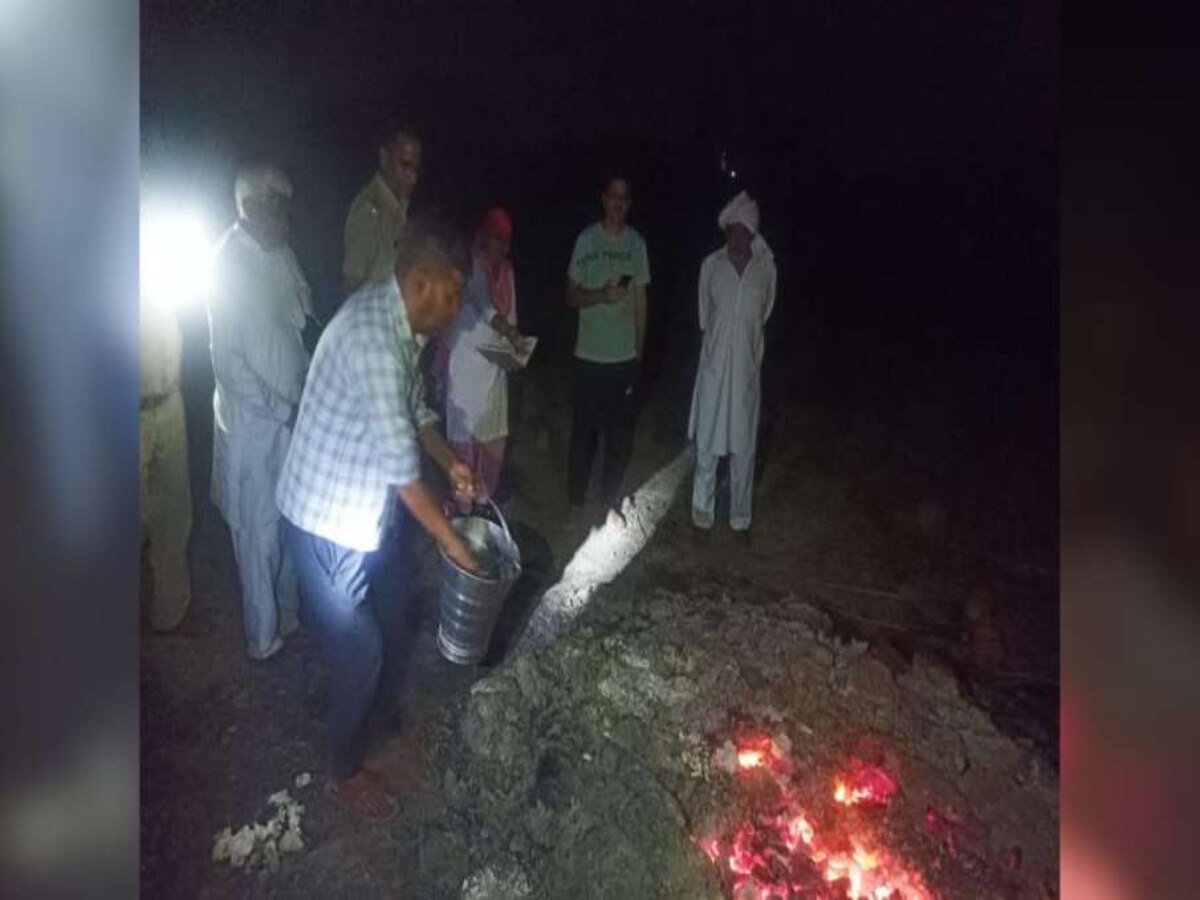 Haryana Crime: युवती की जलती चिता से पुलिस ने निकाली हड्डियां, ऑनर किलिंग की आशंका