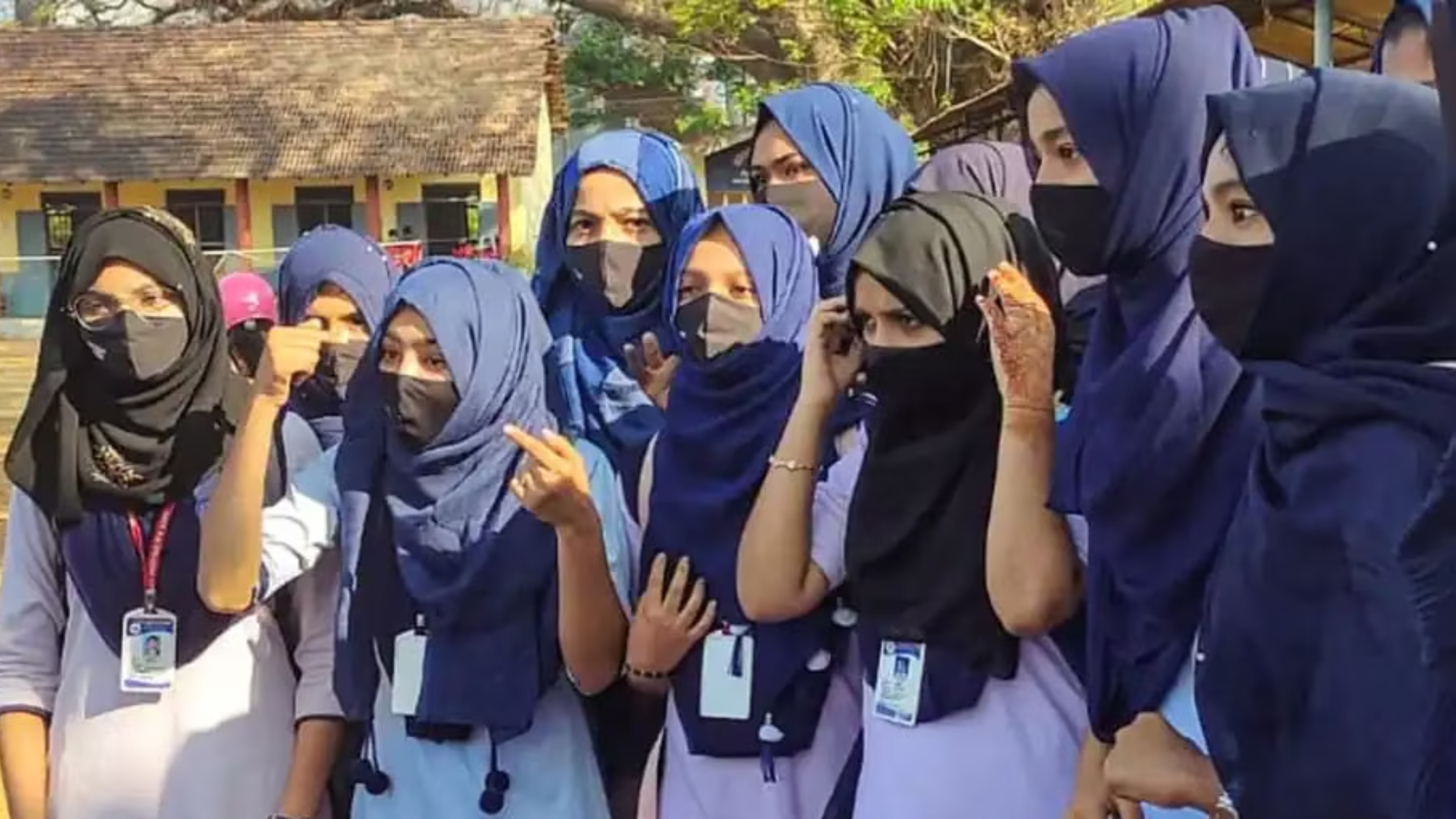 Karnataka: हिजाब और गोहत्या से बैन हटाएगी सरकार, पहली कैबिनेट बैठक में किया दावा Karnataka: हिजाब और गोहत्या से बैन हटाएगी सरकार, पहली कैबिनेट बैठक में किया दावा