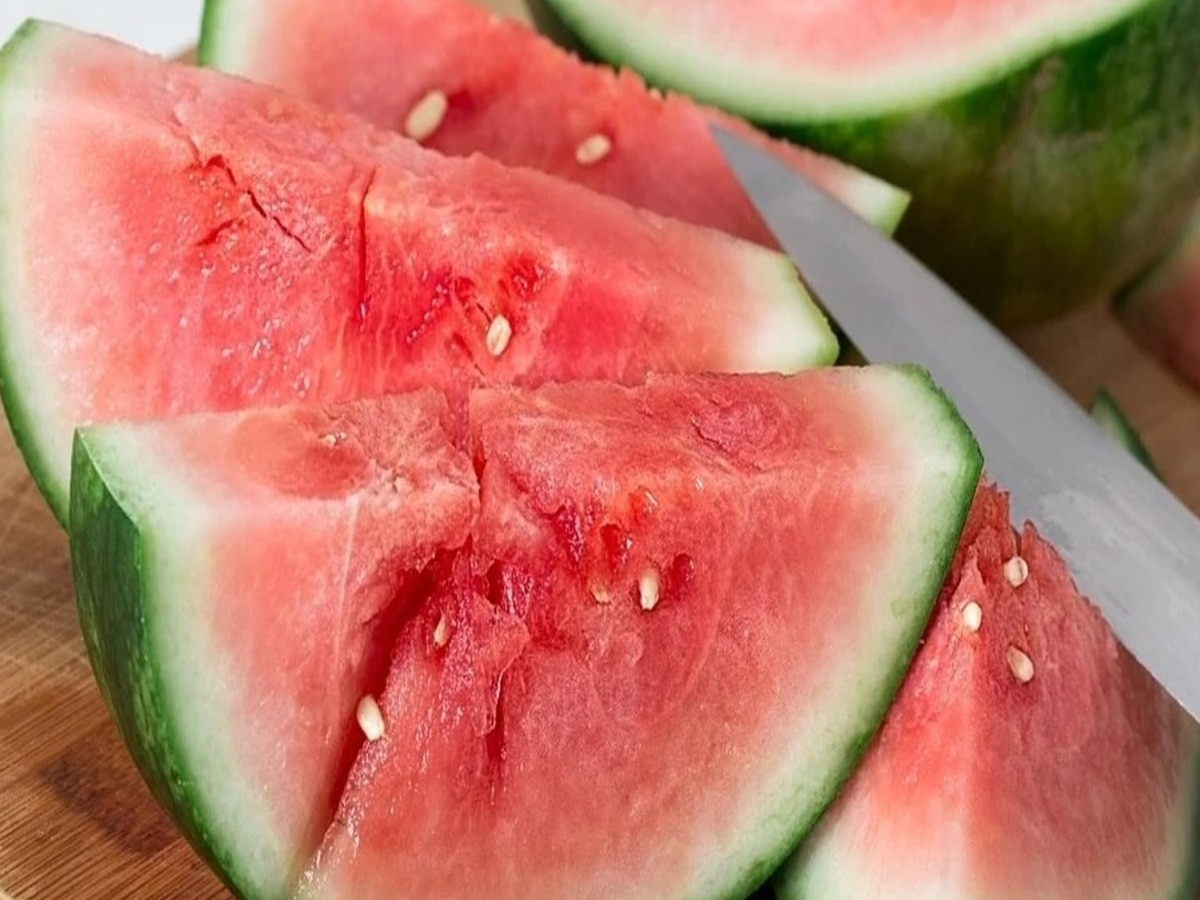 Watermelon benefits: शादीशुदा पुरुष जान लें तरबूज खाने का तरीका, देगा बेहतरीन रिजल्ट