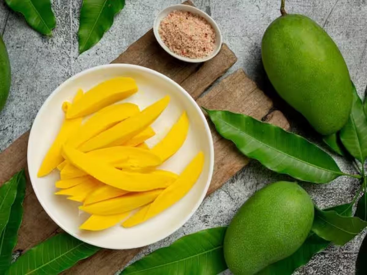 बाजार में बिक रहा आम केमिकल से पका या नेचुरल, मिनटों में ऐसे करें पता