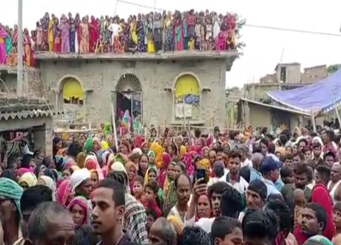 जयनगर के युवक का चेन्नई सेंट्रल में मर्डर, तमिलनाडु पुलिस शव लेकर गांव पहुंची तो मचा कोहराम जयनगर के युवक का चेन्नई सेंट्रल में मर्डर, तमिलनाडु पुलिस शव लेकर गांव पहुंची तो मचा कोहराम