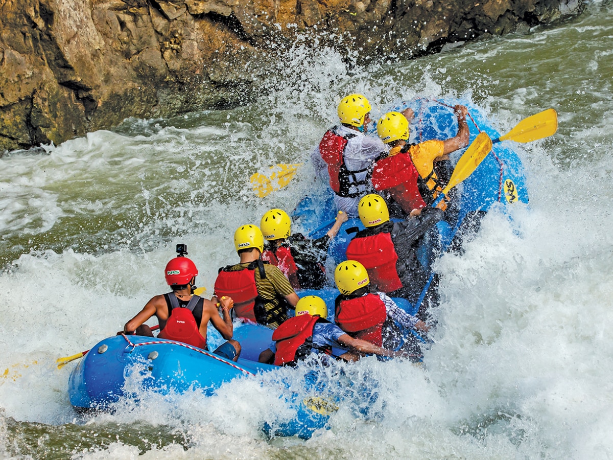 River Rafting: हिमाचल के ब्यास नदी में सैलानियों से भरी नाव डूबते-डूबते बची, राफ्टिंग करते वक्त इन बातों का रखें ध्यान