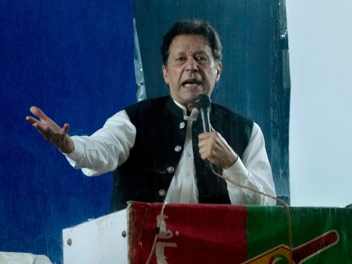 Imran Khan News: "इमरान खान खान लेते हैं कोकेन, मानसिक स्थिति खराब, अजीब इशारे कर रहे हैं" Imran Khan News: "इमरान खान खान लेते हैं कोकेन, मानसिक स्थिति खराब, अजीब इशारे कर रहे हैं"