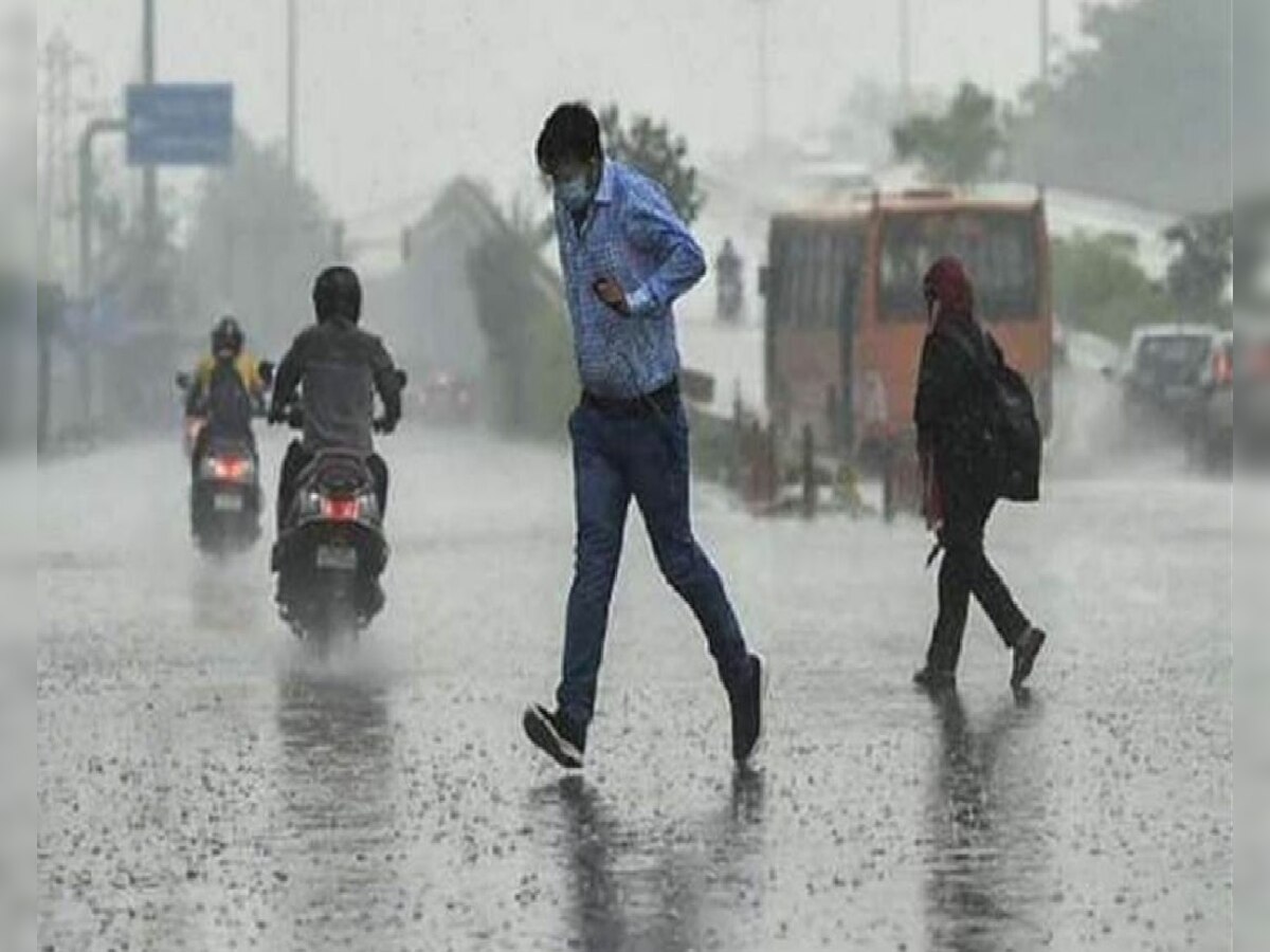 Delhi-NCR Weather Update: दिल्ली में झमाझम बारिश से हुई वीकेंड की शुरुआत, गर्मी के सितम से मिली राहत 