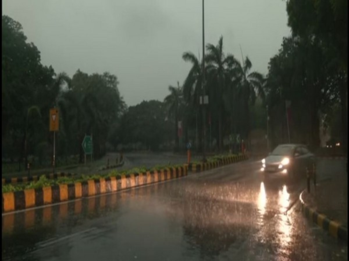 Delhi Rain: दिल्ली-एनसीआर में तेज बारिश, उड़ानें भी हुईं प्रभावित