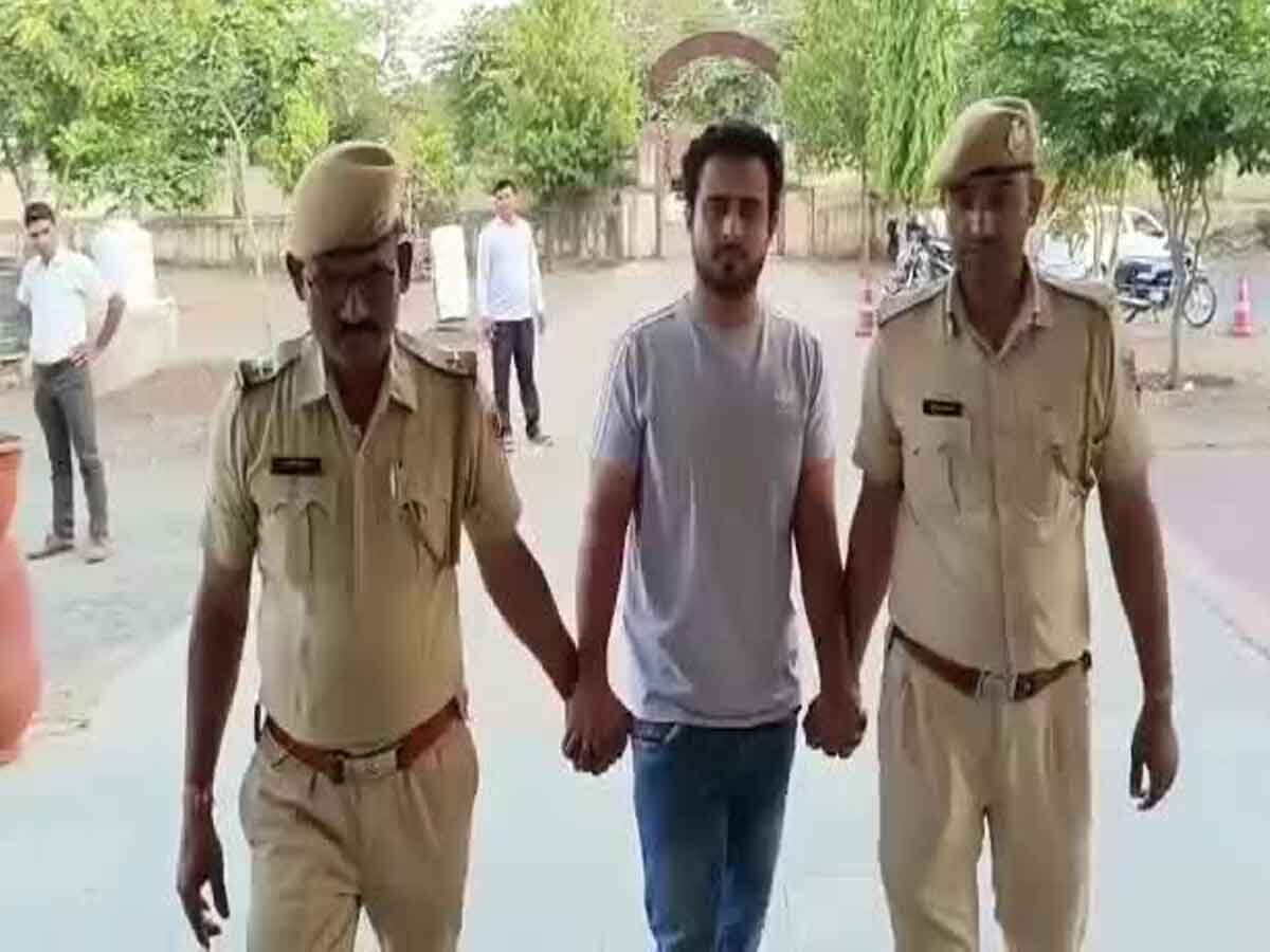 Pratapgarh news : डरा धमका कर फिरौती वसूलने वालें दो बदमाश पुलिस द्वारा गिरफ्तार