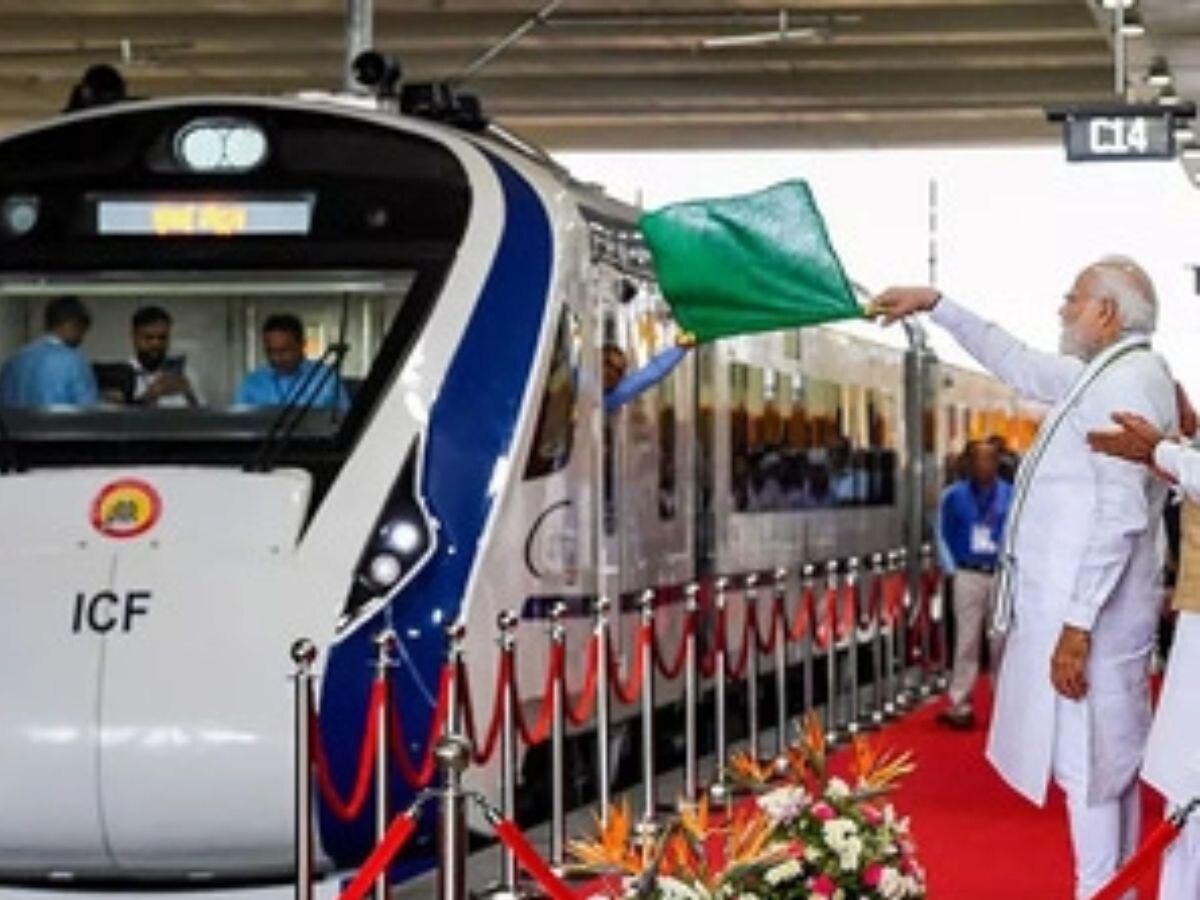 Vande Bharat Train: यूपी से हावड़ा का सफर होगा आसान, पीएम मोदी जल्‍द दिखा सकते हैं Vande Bharat को हरी झंडी