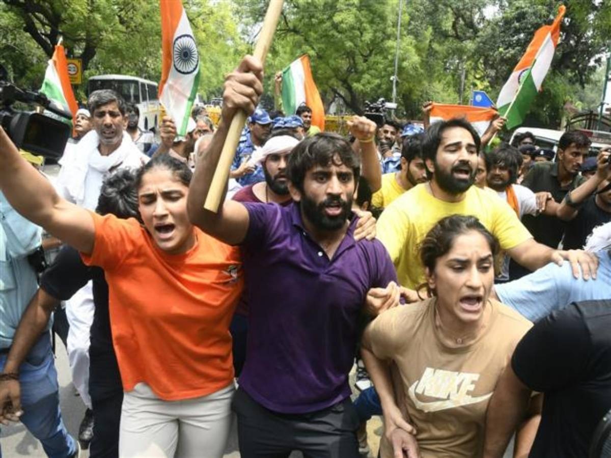 Wrestlers Protest: जतंर-मंतर से उखाड़े गए टेंट, हिरासत में पहलवान, बॉर्डर पर भी बढ़ी खींचतान