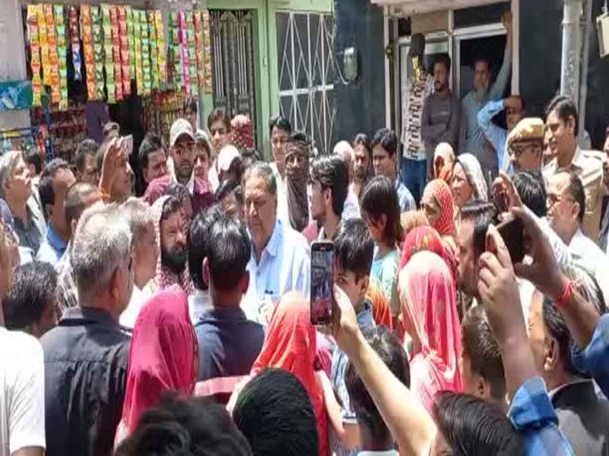 Nagaur news: पानी की निकासी नहीं होने महिलाओं फुटा गुस्सा, आईएस मार्किट तिराहे पर लगाया जाम