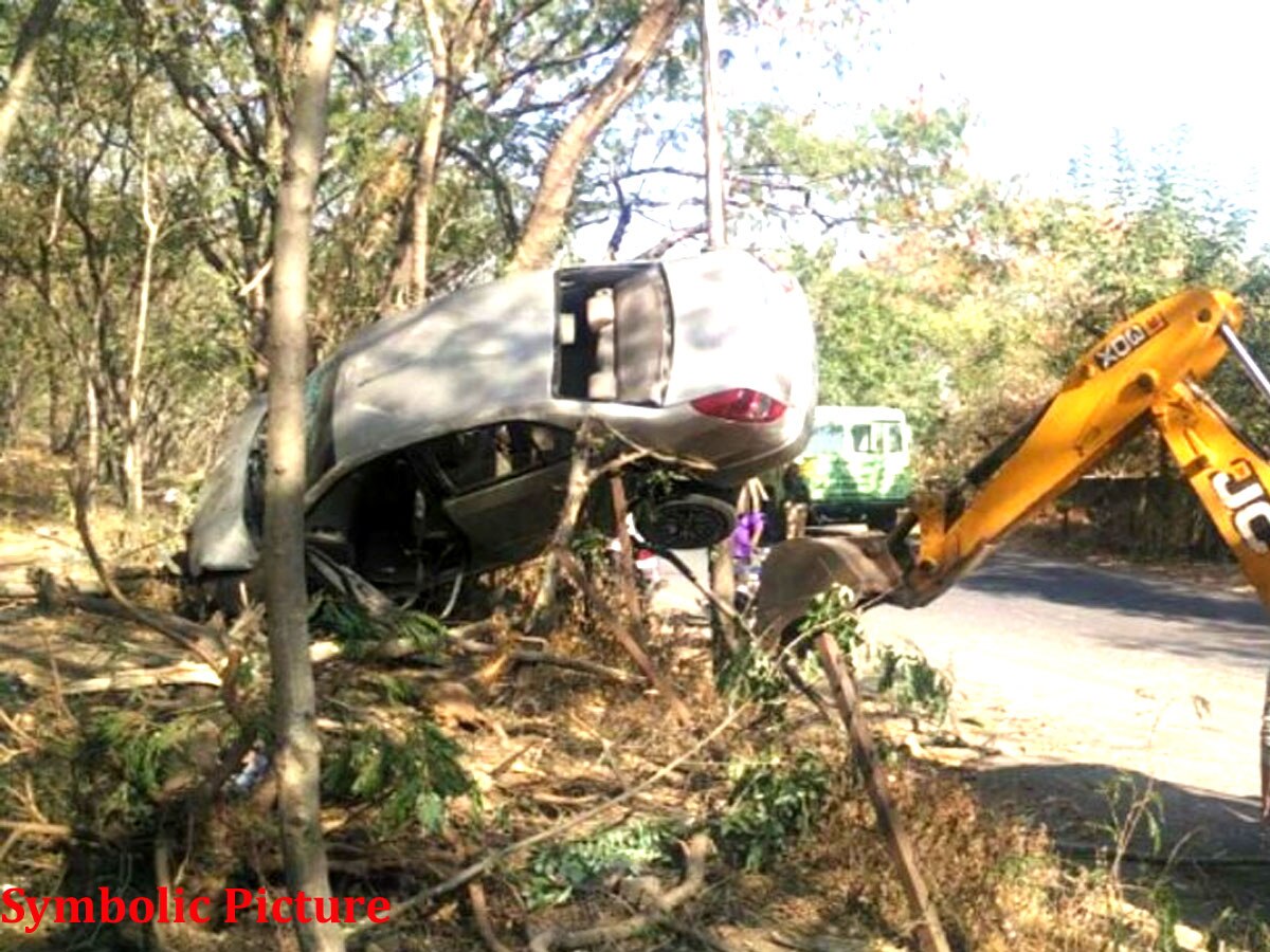 Bundi News: सड़क हादसे में एकसाथ खत्म हुई पति-पत्नी की सांसें, टक्कर मारकर पेड़ पर लटक गई कार