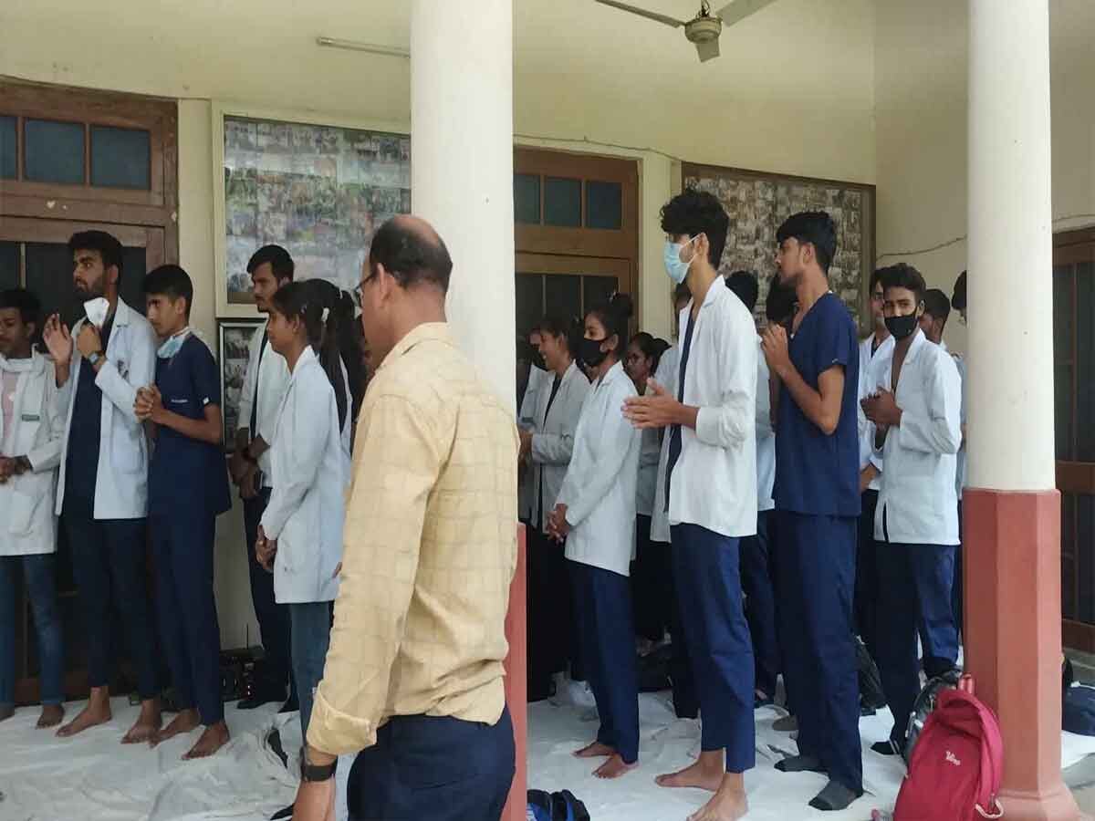 Jaipur news: चिकित्सक शिक्षकों ने राज्य सरकार के खिलाफ खोला मोर्चा, सैलरी में संशोधन की मांग