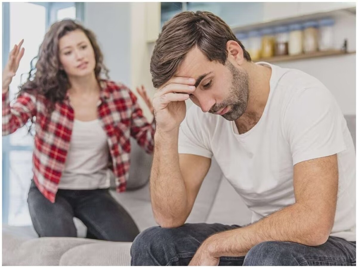 Warning Signs and Risk Factors for Emotional Distress Hindi News