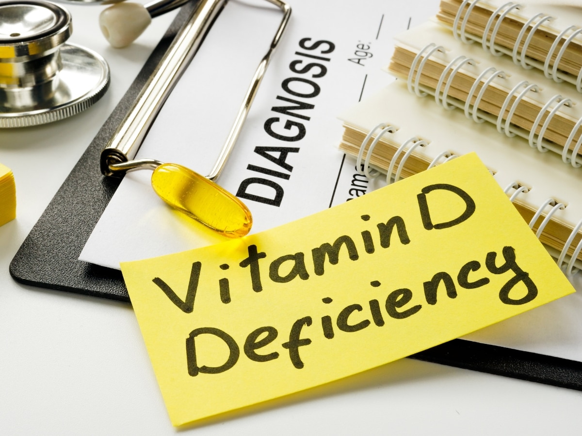 Vitamin D Deficiency: जानिए कैसे नजर आते हैं विटामिन डी की कमी के सामान्य लक्षण? जानें इससे निपटने के उपाय