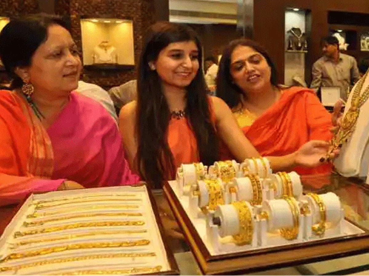 Gold Price Today: सोना-चांदी चारों खाने चित, गिरावट से हुआ बुरा हाल; आज ये रहा 10 ग्राम का रेट Gold Price Today: सोना-चांदी चारों खाने चित, गिरावट से हुआ बुरा हाल; आज ये रहा 10 ग्राम का रेट