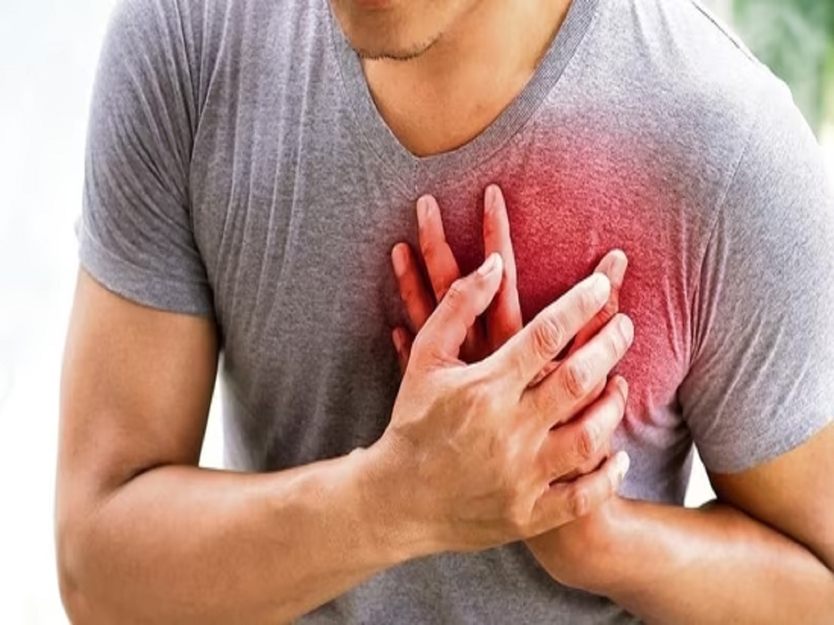 Heart Attack Symptoms: मौत से पहले दस्तक देते हैं हार्ट अटैक के ये लक्षण, जानें क्या है अटैक की वजह