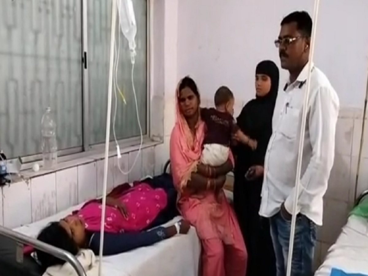 लोहरदगा में तलाक नहीं देने पर पत्नी को खिलाया जहर, पीड़िता सदर अस्पताल में भर्ती लोहरदगा में तलाक नहीं देने पर पत्नी को खिलाया जहर, पीड़िता सदर अस्पताल में भर्ती