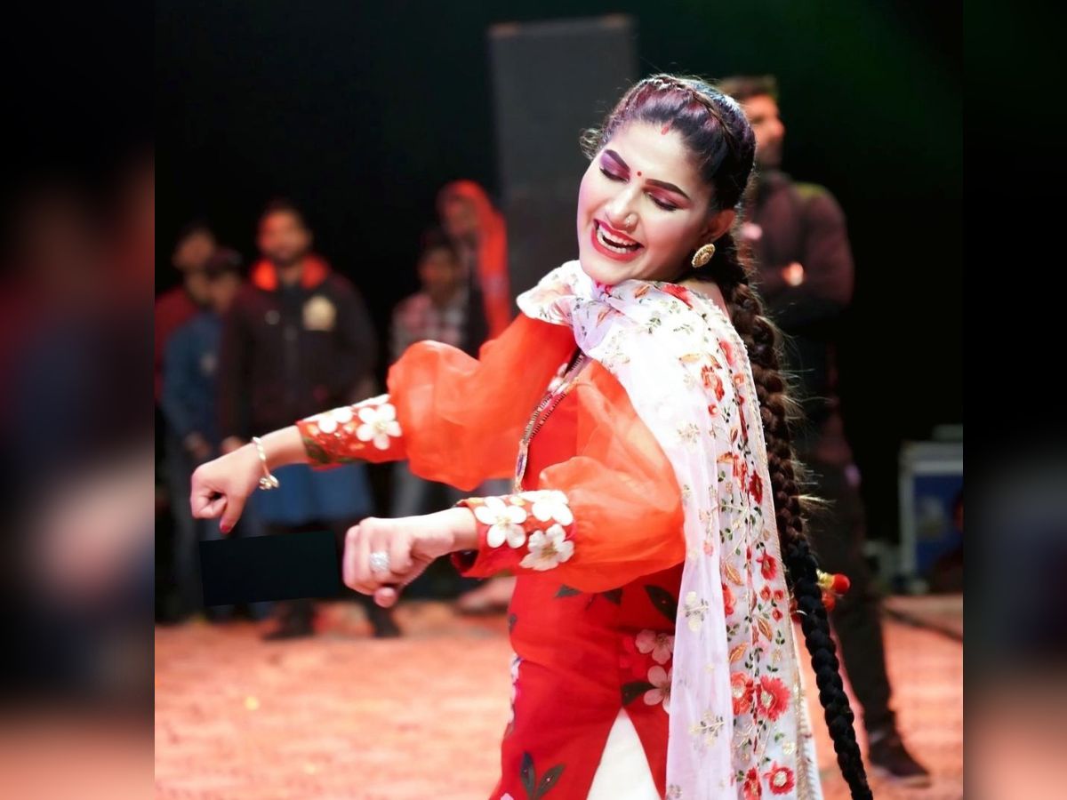 Sapna Chaudhary Hot Dance Move Went Viral On Internet Sapna Chaudhary पीले सूट में सनफ्लावर 2436