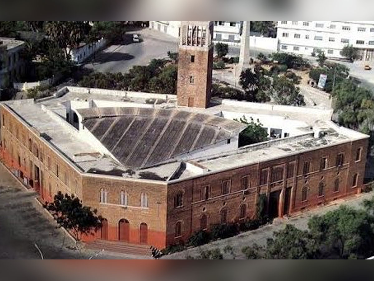इस देश की रिजेक्टेड संसद की कॉपी है भारतीय पार्लियामेंट, डिज़ाइनर से वसूले जाएं 230 करोड़! इस देश की रिजेक्टेड संसद की कॉपी है भारतीय पार्लियामेंट, डिज़ाइनर से वसूले जाएं 230 करोड़!