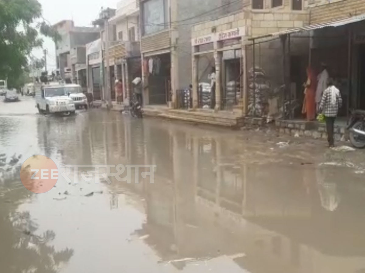 जैसलमेर: बारिश की वजह से जमा हुआ बरसाती पानी कीचड़ में हुआ तब्दील,जनता परेशान