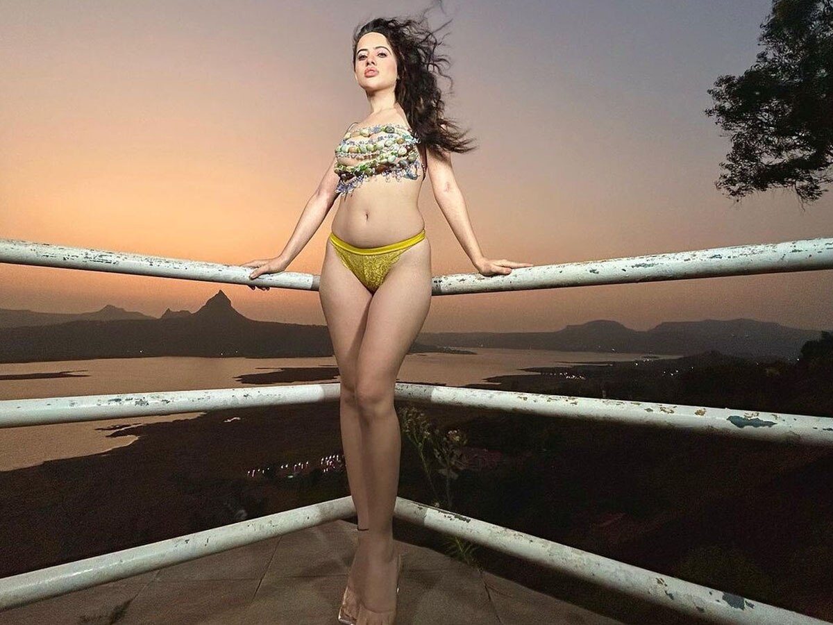 उर्फी जावेद (Urfi Javed) की सेक्सी फिगर