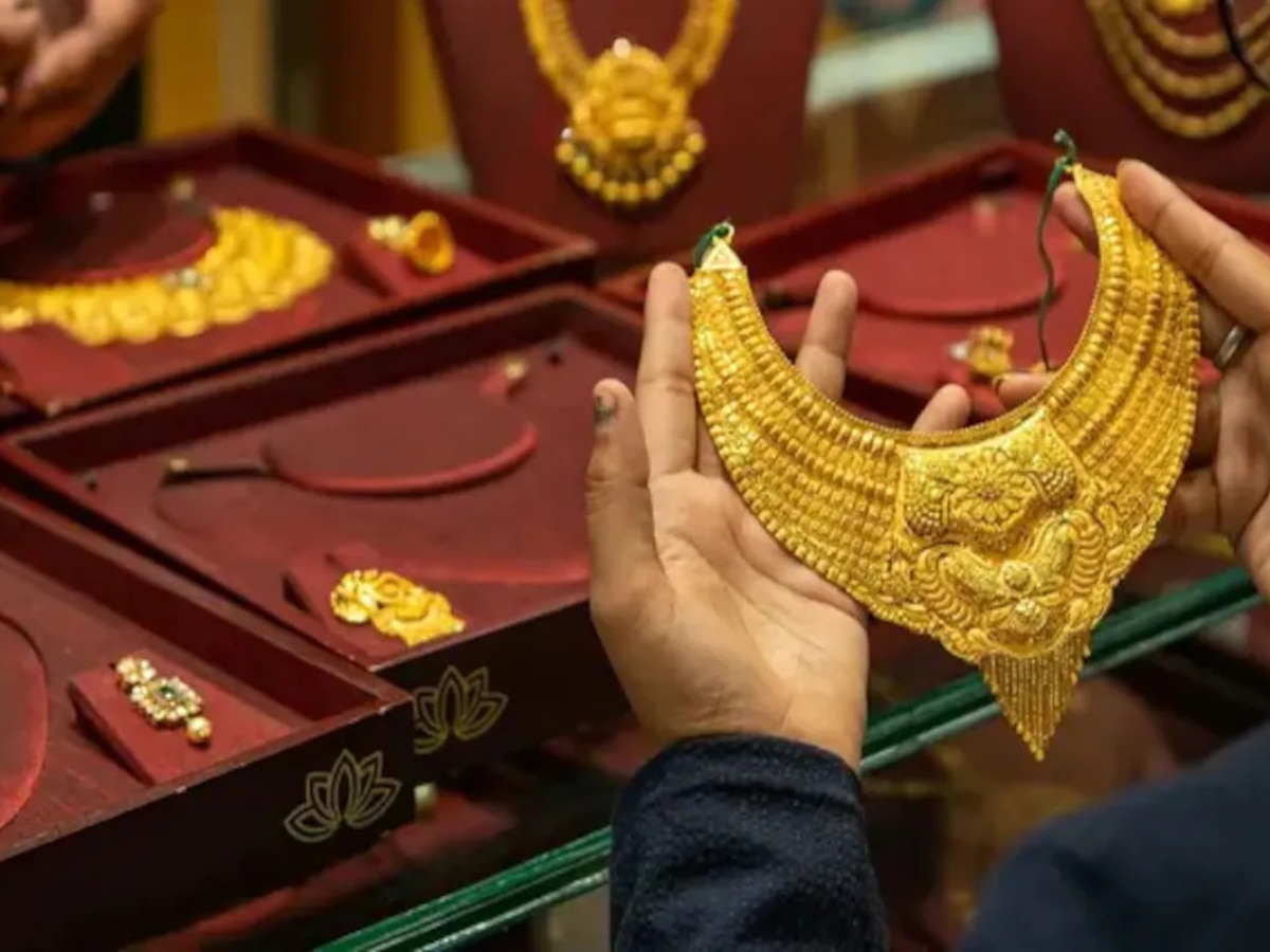 Gold Price Today: फटाफट सोना खरीदने का मौका! 1640 रुपये सस्ता हुआ सोना