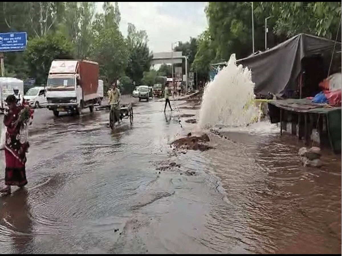 Delhi Jal Board: दिल्ली जल बोर्ड की लापरवाही से लाखों लीटर पानी हुआ बर्बाद, नहीं लेने आया कोई सुध