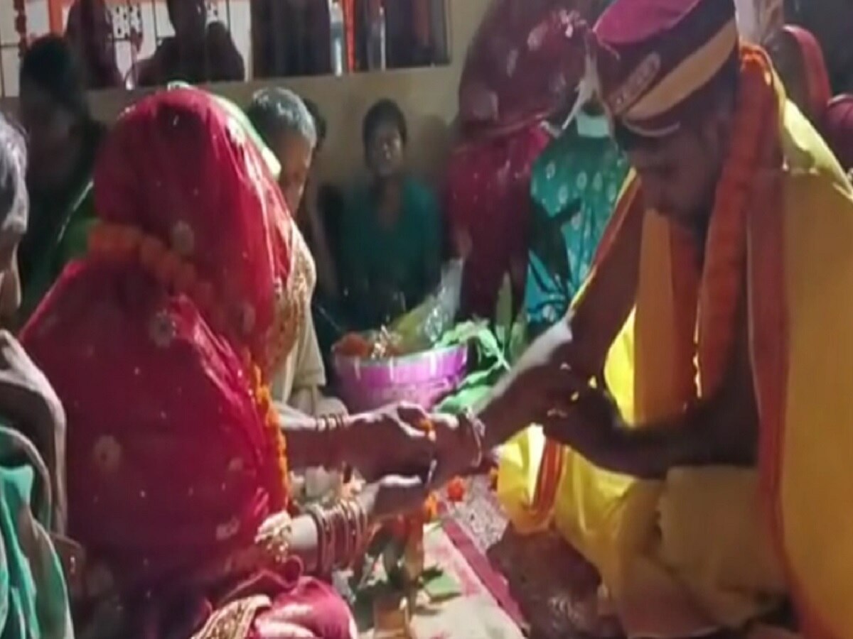 मुजफ्फरपुर का यह गांव बना एकता की मिसाल, ग्रामीणों ने मिलकर कराई गरीब दो बेटियों की शादी