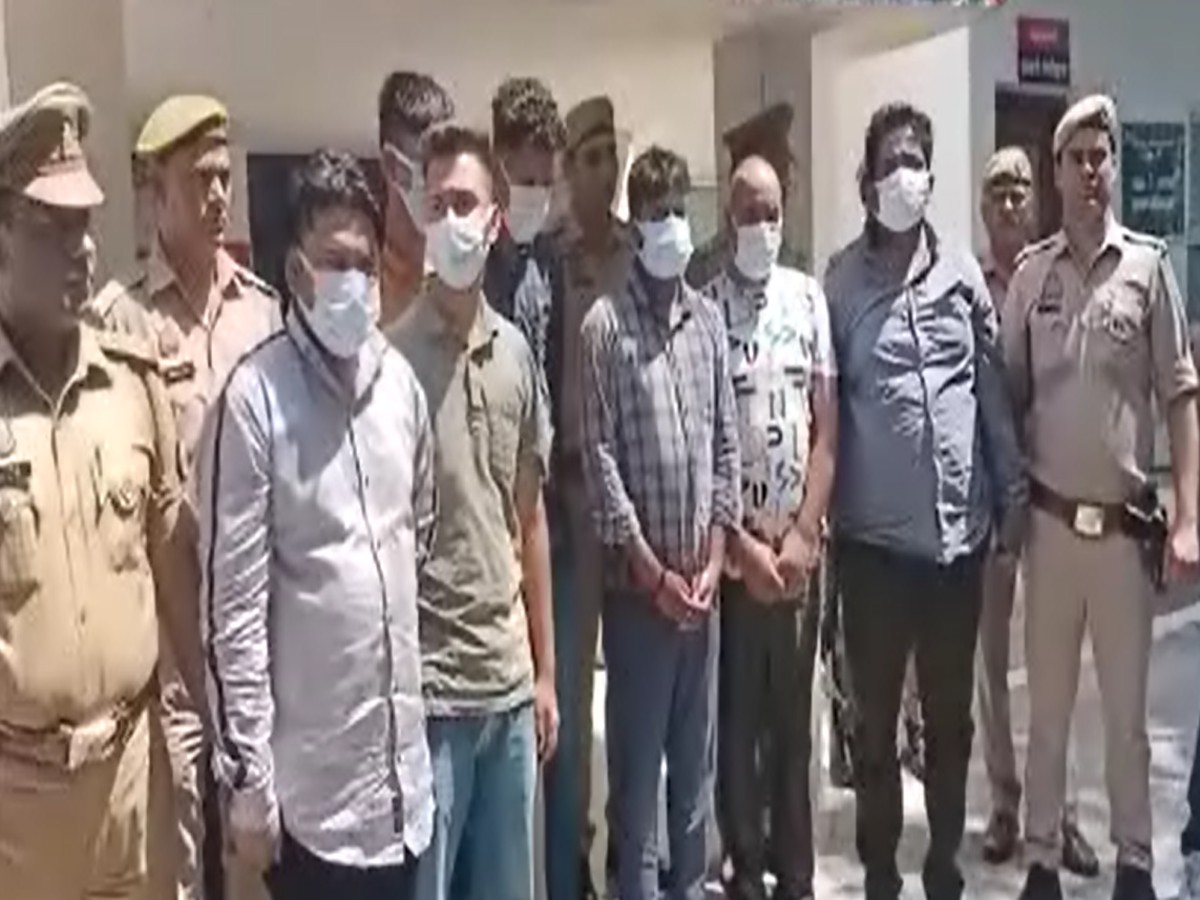 Noida Crime News: फर्जी फर्म बनाकर सरकार को लगाया हजारों करोड़ का चूना, एक महिला समेत 8 आरोपी गिरफ्तार Noida Crime News: फर्जी फर्म बनाकर सरकार को लगाया हजारों करोड़ का चूना, एक महिला समेत 8 आरोपी गिरफ्तार