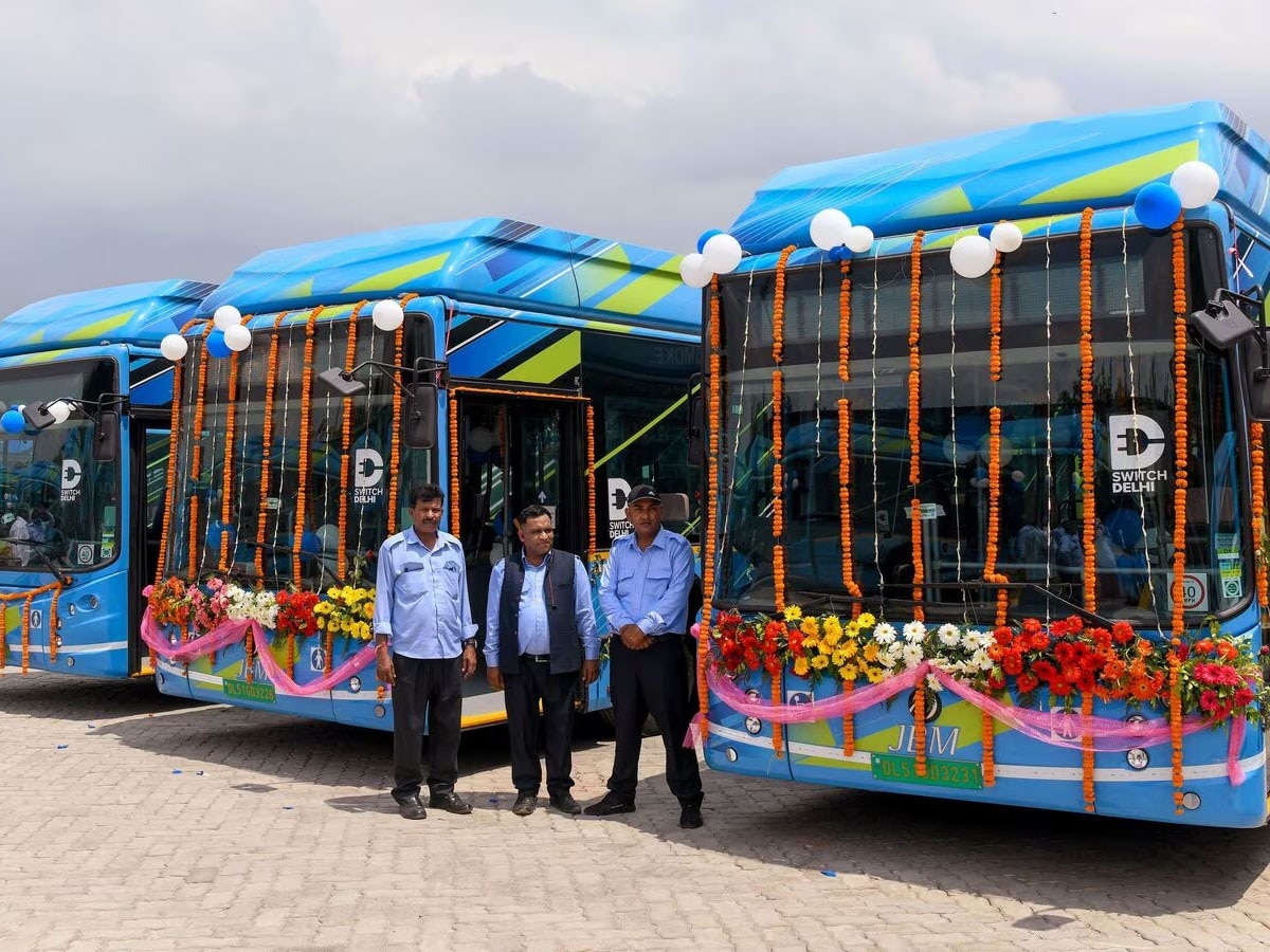 Electric Mohalla Buses: अगले 2 साल में दिल्ली में बदल जाएगा ट्रांसपोर्ट का साधन, सड़कों पर दौड़ेंगी इलेक्ट्रिक मोहल्ला बसें