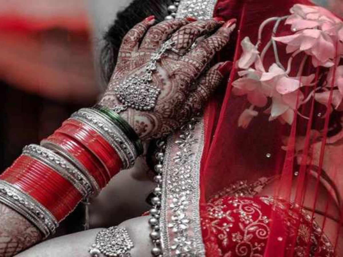कुशीनगर: दुल्हन ने जयमाला होने के बाद सात फेरे लेने से किया इनकार, सामने आई ये हैरान करने वाली वजह कुशीनगर: दुल्हन ने जयमाला होने के बाद सात फेरे लेने से किया इनकार, सामने आई ये हैरान करने वाली वजह