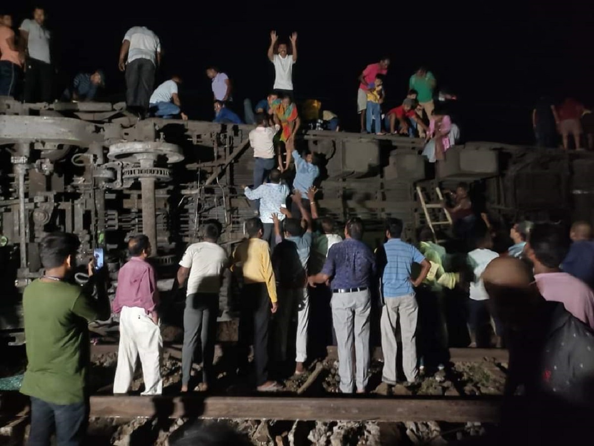 Coromondel Express Accident: କରମଣ୍ଡଳ ଏକ୍ସପ୍ରେସରେ ଟ୍ରେନ ଦୁର୍ଘଟଣାଗ୍ରସ୍ତରେ ୫୦ରୁ ଅଧିକ ଯାତ୍ରୀଙ୍କ ମୃତ୍ୟୁ; ୩୫୦ରୁ ଅଧିକ ଆହତ Coromondel Express Accident: କରମଣ୍ଡଳ ଏକ୍ସପ୍ରେସରେ ଟ୍ରେନ ଦୁର୍ଘଟଣାଗ୍ରସ୍ତରେ ୫୦ରୁ ଅଧିକ ଯାତ୍ରୀଙ୍କ ମୃତ୍ୟୁ; ୩୫୦ରୁ ଅଧିକ ଆହତ