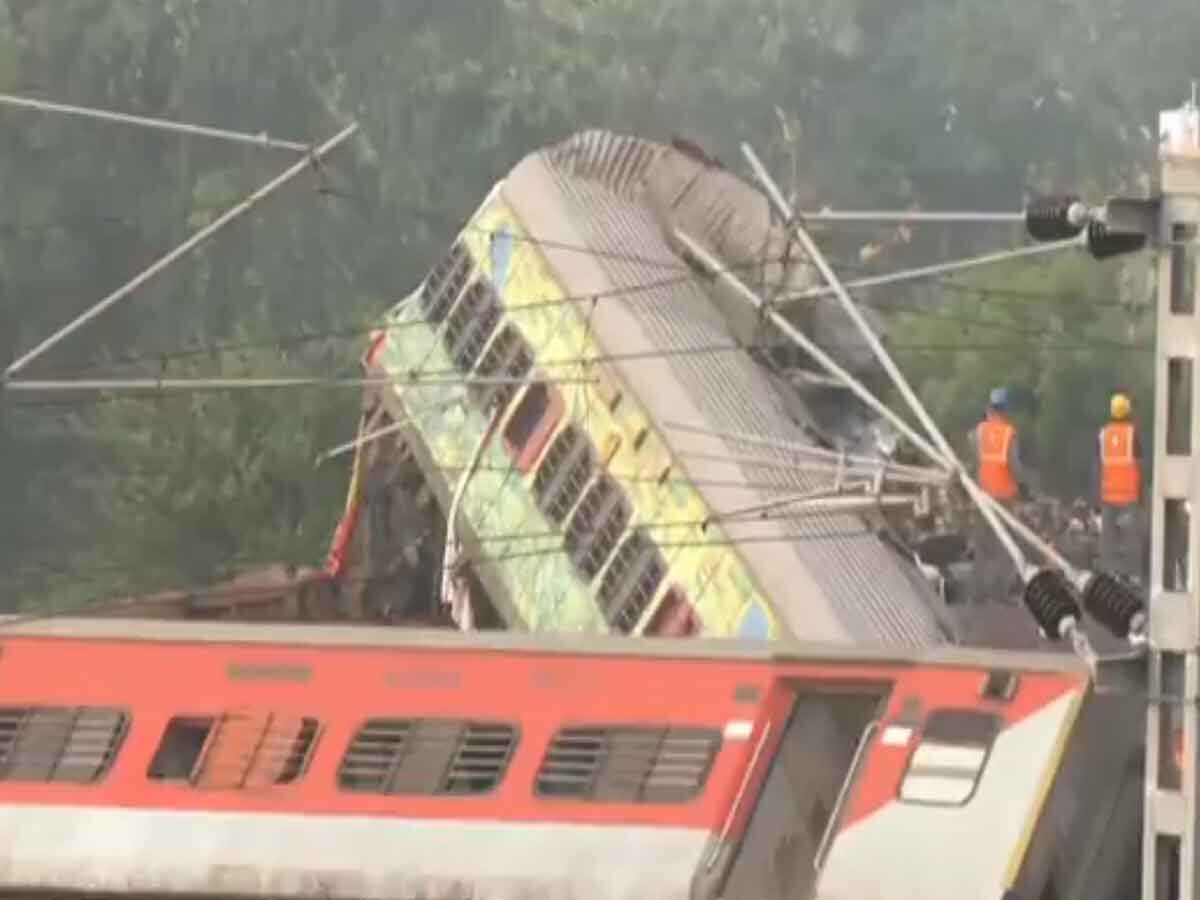 Odisha Train Accident: हेल्पलाइन नंबर जारी, किसी भी जानकारी के लिए यह की जा सकती है कॉल, देखें लिस्ट