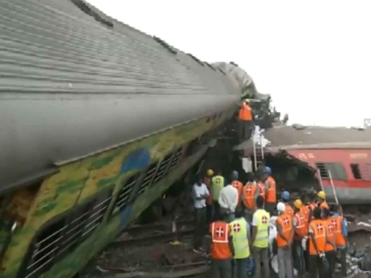 Odisha Train Accident: कौन है ओडिशा ट्रेन एक्सीडेंट का जिम्मेदार, कैसे हुआ इतना बड़ा हादसा? Odisha Train Accident: कौन है ओडिशा ट्रेन एक्सीडेंट का जिम्मेदार, कैसे हुआ इतना बड़ा हादसा?