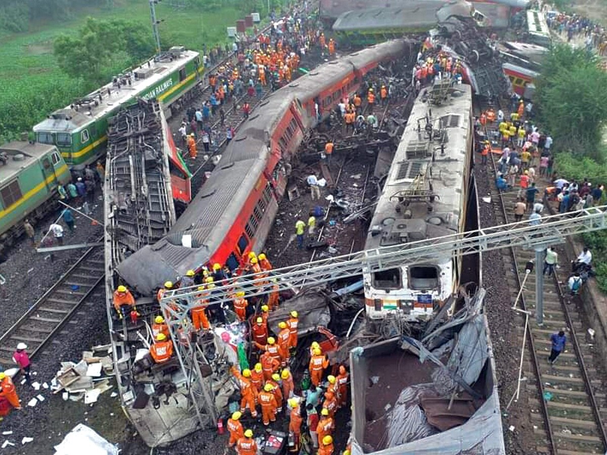 Odisha Train Accident: ओडिशा ट्रेन हादसे में अबतक 233 की मौत, 900 यात्री घायल, मौके पर पहुंचे रेल मंत्री अश्विनी वैष्णव