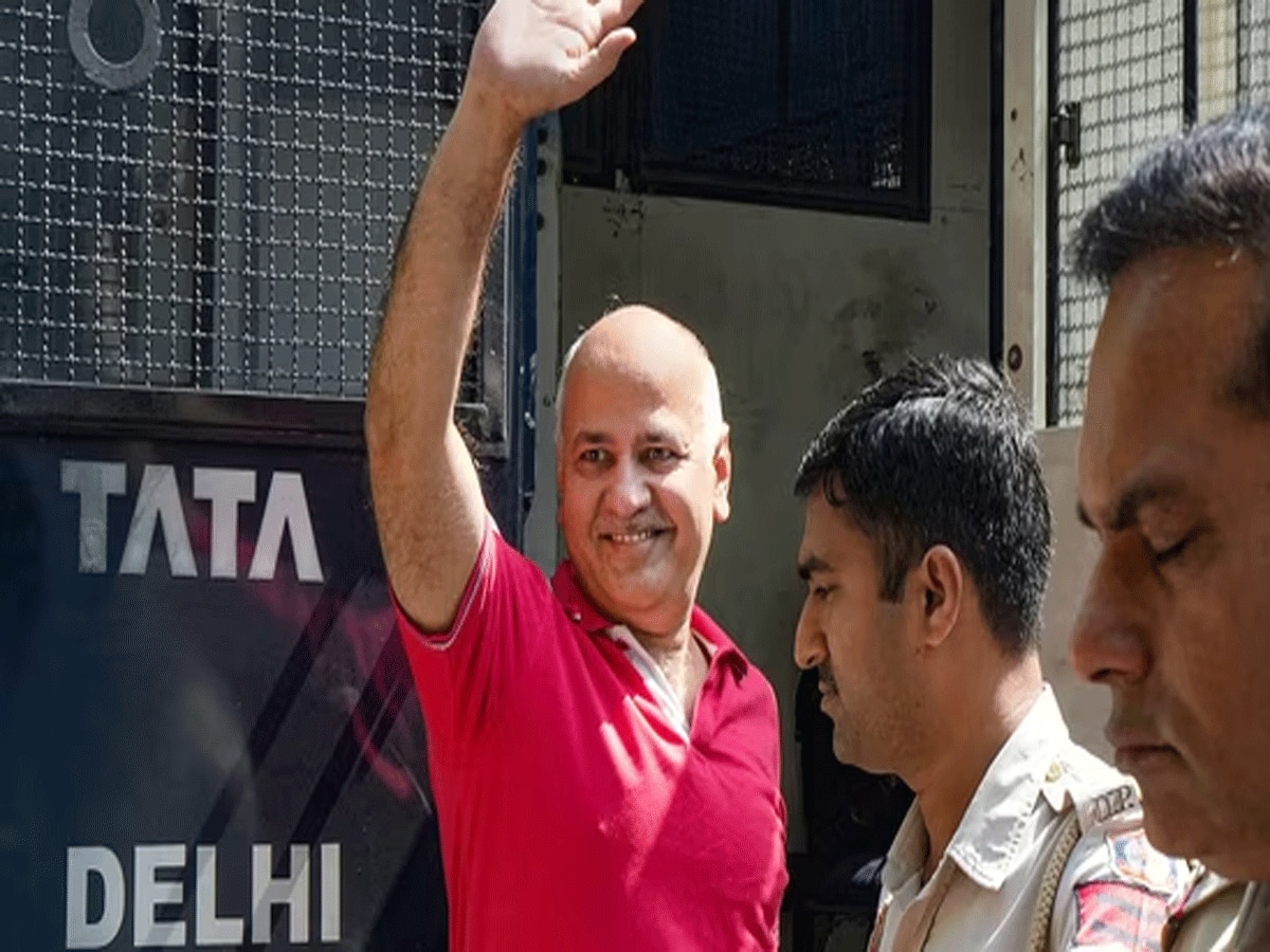 Manish Sisodia: घर पहुंचकर भी पत्नी से नहीं मिल पाए सिसोदिया, तबीयत बिगड़ने पर अस्पताल में भर्ती हुईं सीमा