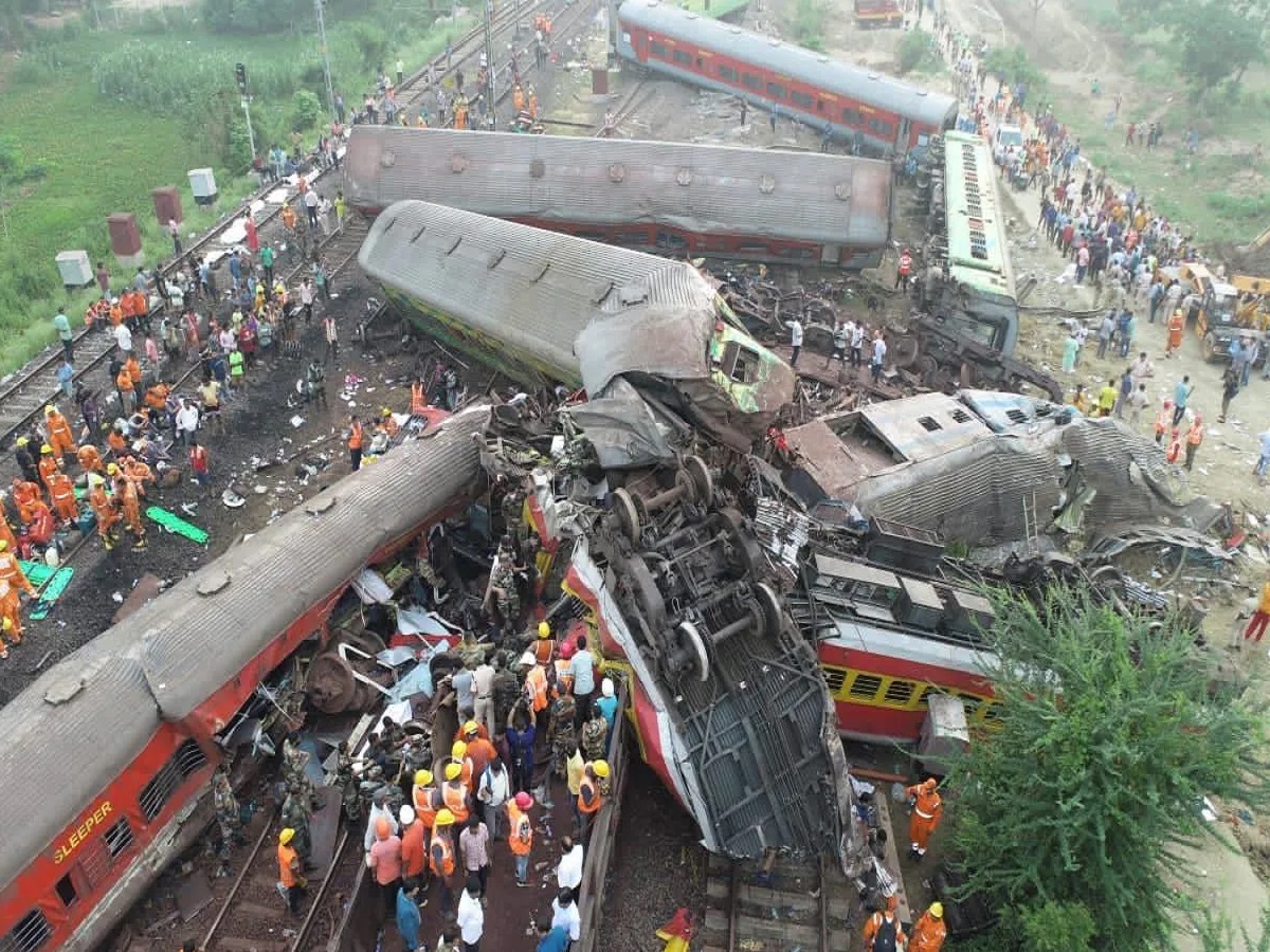 Odisha Train Accident: ଟ୍ରେନ ଦୁର୍ଘଟଣା ପରେ ଯାତ୍ରୀଙ୍କ ଠାରୁ ମନଇଚ୍ଛା ବସଭଡ଼ା ନେଇଛନ୍ତି ମାଲିକ Odisha Train Accident: ଟ୍ରେନ ଦୁର୍ଘଟଣା ପରେ ଯାତ୍ରୀଙ୍କ ଠାରୁ ମନଇଚ୍ଛା ବସଭଡ଼ା ନେଇଛନ୍ତି ମାଲିକ