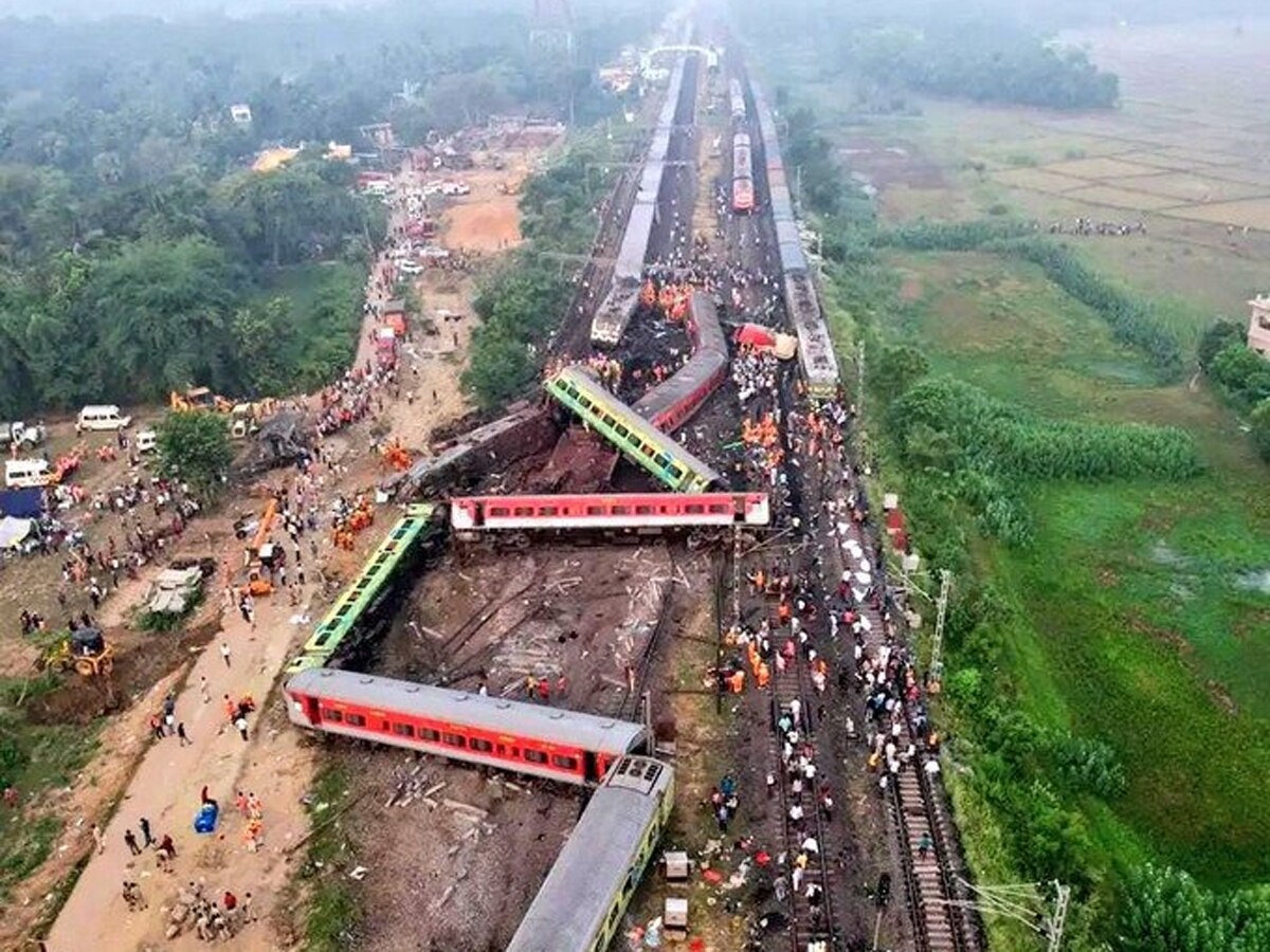 Odisha Train Accident: पटरी पर दौड़ी मौत! चश्मदीद बोले- अचानक ट्रेन डगमगाई और लग गया लाशों का अंबार