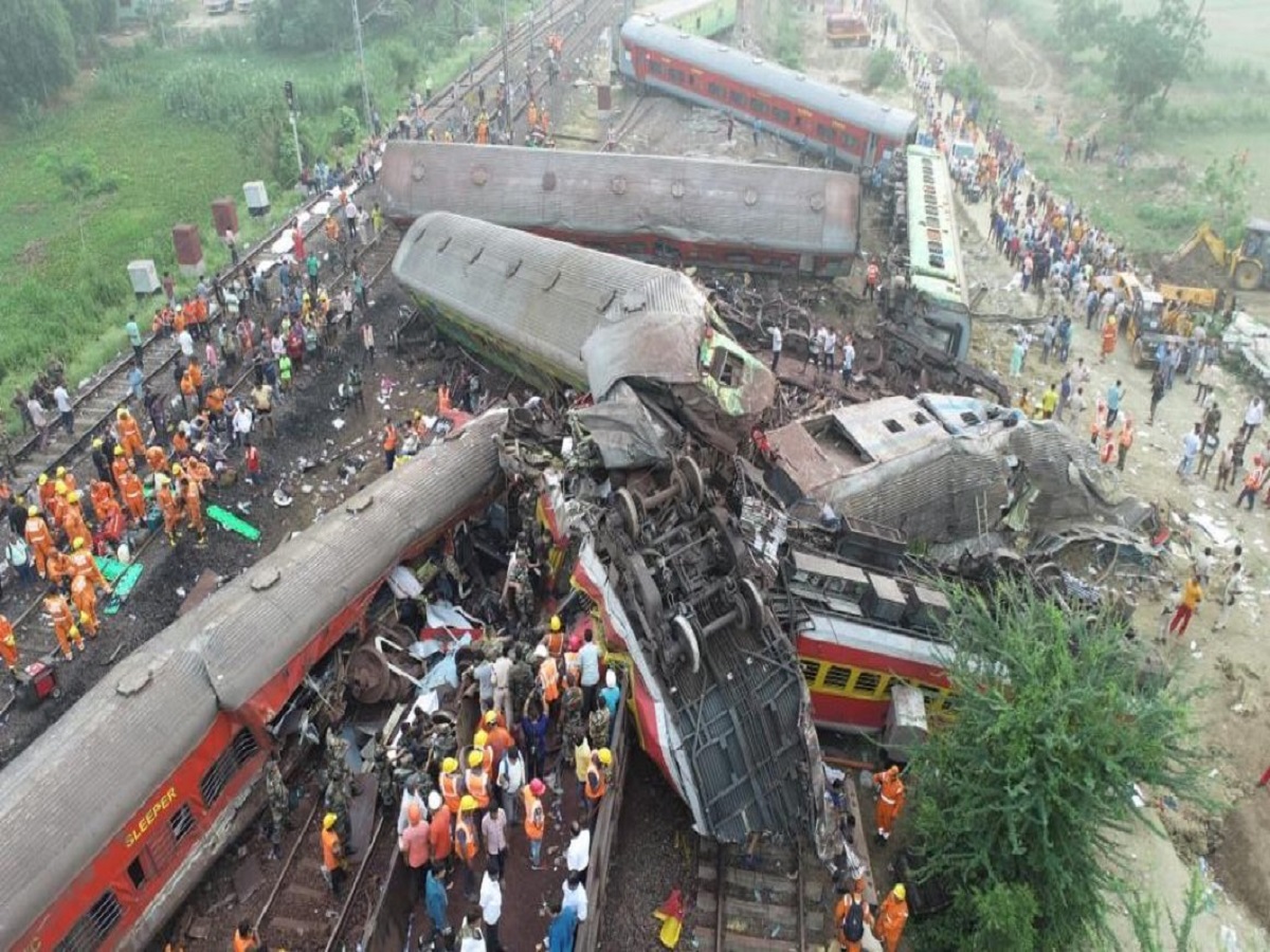 Odisha Train Accident: ବାଲେଶ୍ୱର ଟ୍ରେନ୍ ଦୁର୍ଘଟଣା କ'ଣ ରହିଛି କାରଣ? ଯାନ୍ତ୍ରିକ ତ୍ରୁଟି ନା ମାନବୀୟ ଭୁଲ୍? ପ୍ରାରମ୍ଭିକ ରିପୋର୍ଟରେ ହେଲା ଖୁଲାସା Odisha Train Accident: ବାଲେଶ୍ୱର ଟ୍ରେନ୍ ଦୁର୍ଘଟଣା କ'ଣ ରହିଛି କାରଣ? ଯାନ୍ତ୍ରିକ ତ୍ରୁଟି ନା ମାନବୀୟ ଭୁଲ୍? ପ୍ରାରମ୍ଭିକ ରିପୋର୍ଟରେ ହେଲା ଖୁଲାସା