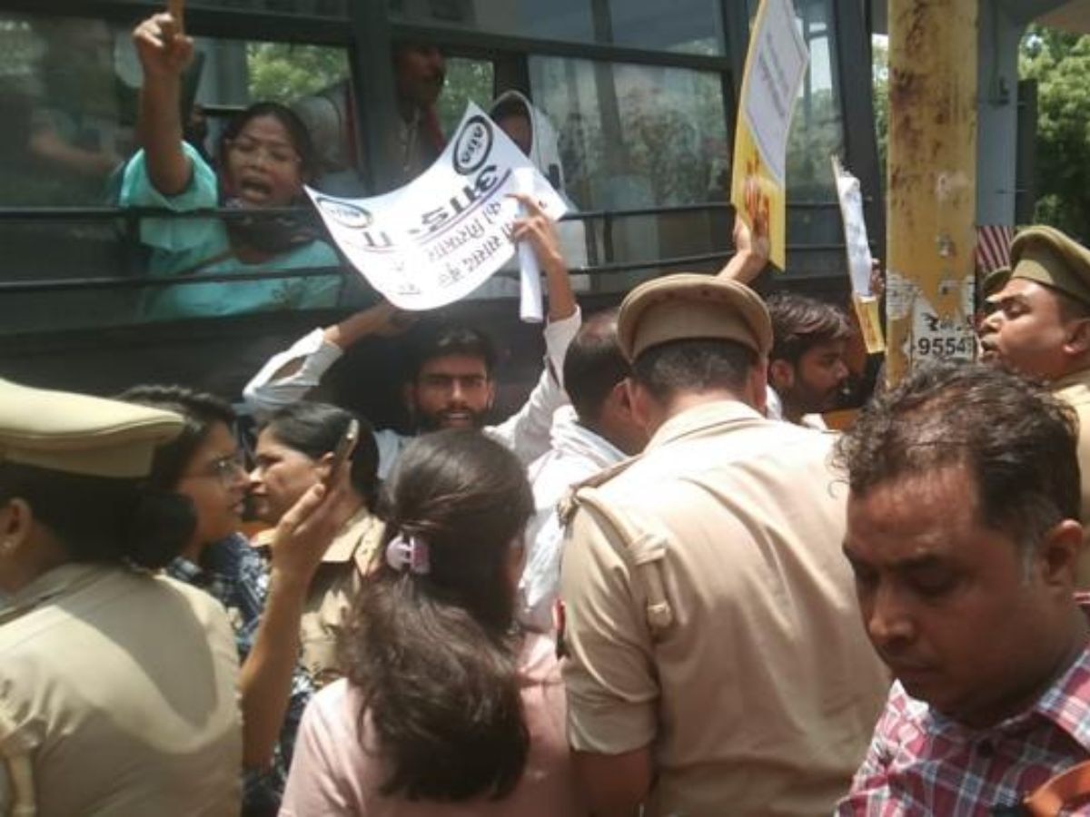 Lucknow University girl students protest in support of the wrestlers