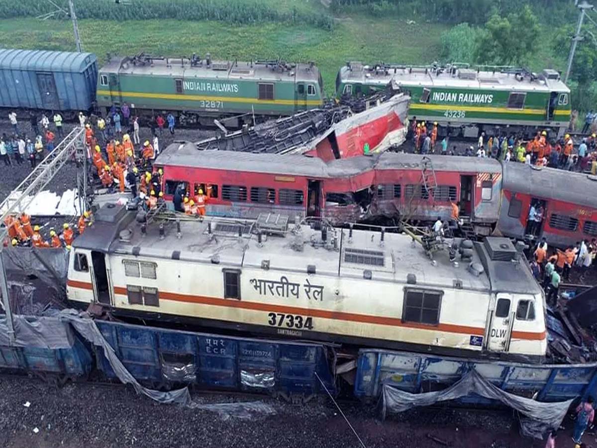 Odisha Train Accident: कोरोमंडल एक्सप्रेस की दुर्घटना से सहमे सीएम गहलोत, बेनीवाल बोले इस्तीफा दें रेल मंत्री अश्विनी वैष्णव Odisha Train Accident: कोरोमंडल एक्सप्रेस की दुर्घटना से सहमे सीएम गहलोत, बेनीवाल बोले इस्तीफा दें रेल मंत्री अश्विनी वैष्णव