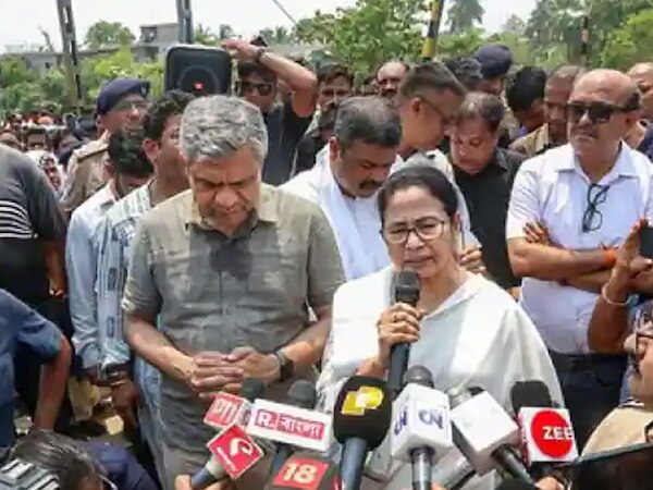रेल हादसे के बाद मंत्री से उलझ गईं ममता, मीडिया को दिया गलत आंकड़ा