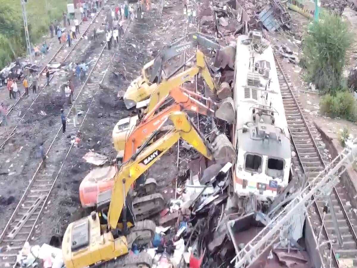 Balasore Train Accident Update: बालासोर ट्रेन हादसे की जगह पर जिंदगी की तलाश जारी, ग्राउंड जीरो पर अब ऐसे हैं हालात