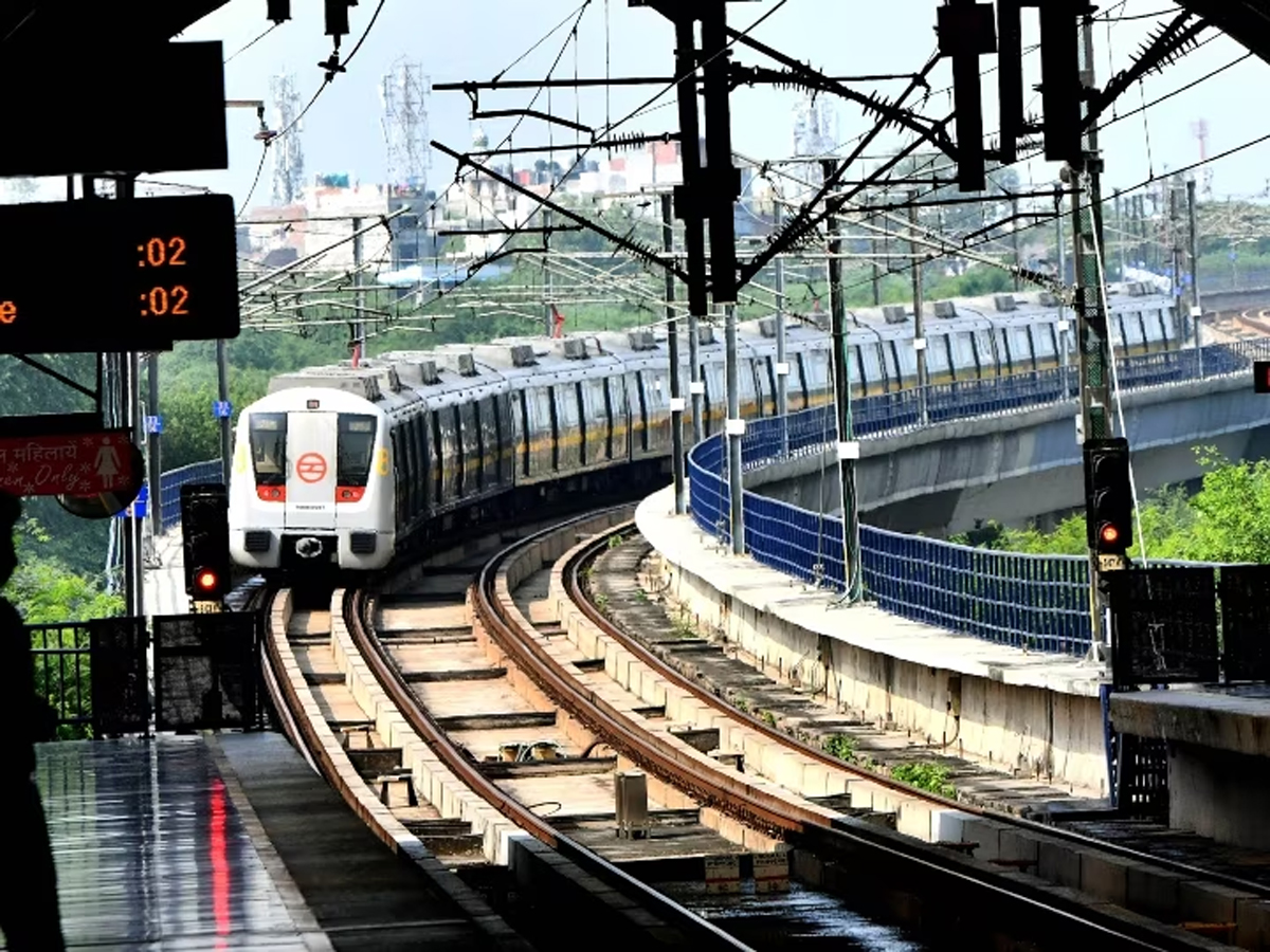 दिल्ली को मिलेगी नई मेट्रो सिल्वर लाइन, नए रूट पर होंगे 14 स्टॉप, देखें स्टेशनों की लिस्ट दिल्ली को मिलेगी नई मेट्रो सिल्वर लाइन, नए रूट पर होंगे 14 स्टॉप, देखें स्टेशनों की लिस्ट