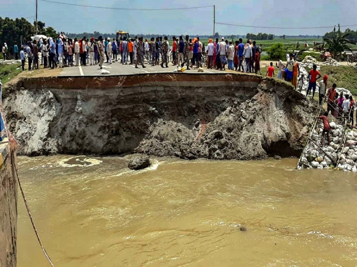 बिहार में गंगा नदी पर बन रहा पुल ढहा, कैमरे में कैद हुआ वीडियो