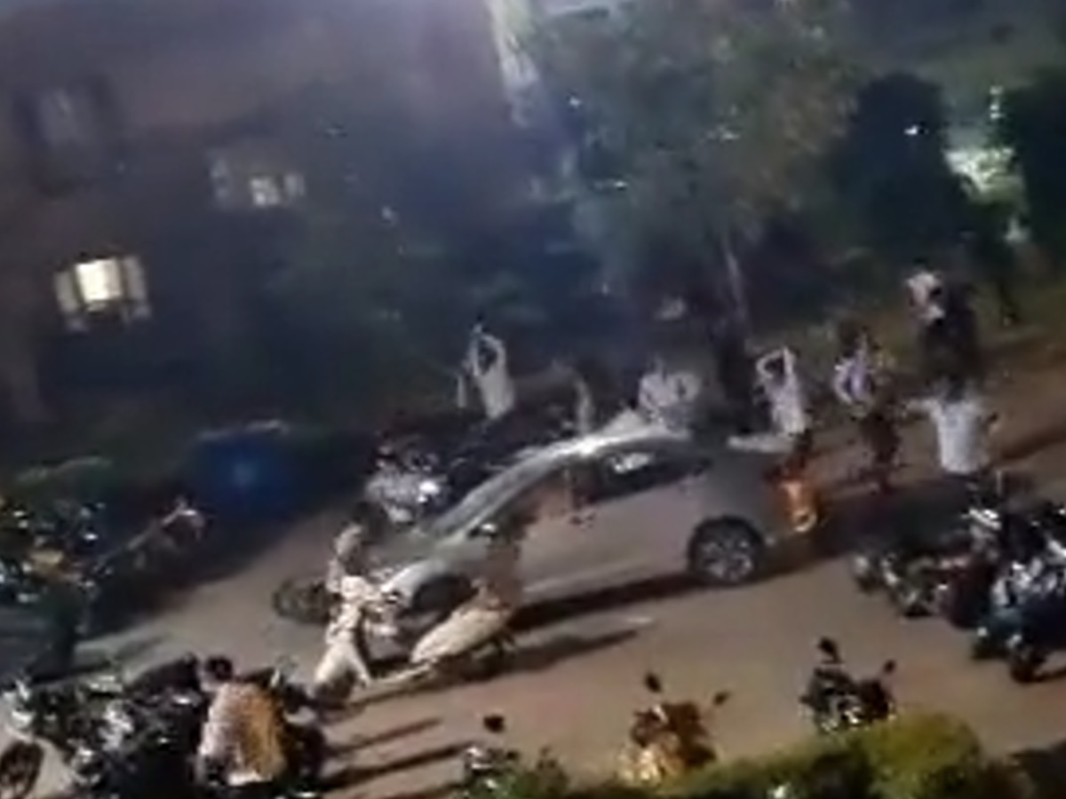 Greater Noida Crime News Fierce Fight Between Students And Security ...