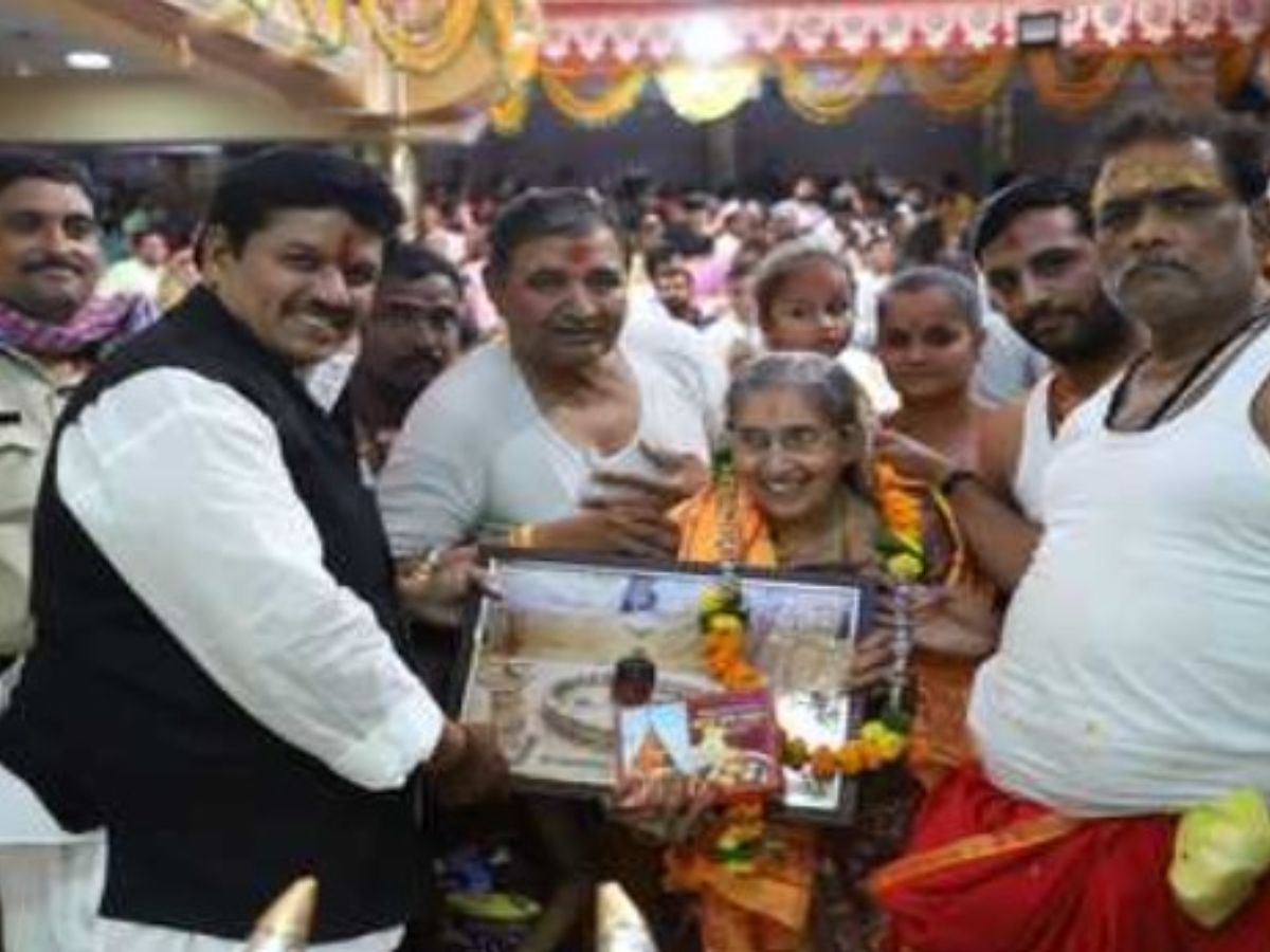 बाबा महाकाल का आशीर्वाद लेने उज्जैन नगरी पहुंची पीएम मोदी की पत्नी जसोदाबेन, तस्वीर आई सामने