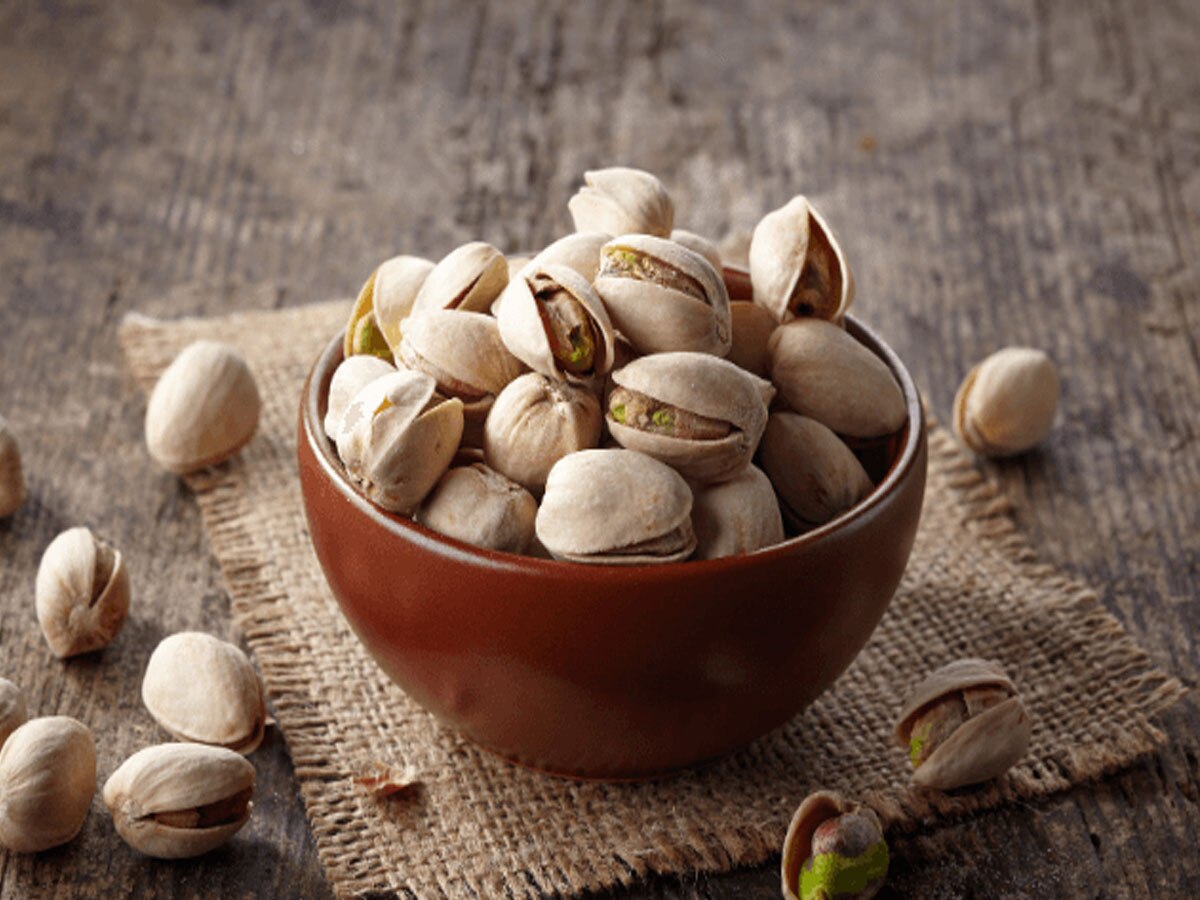 health news soaked pistachio benefits pista bhigokar khane ke fayde